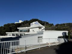 この堂ヶ島温泉ホテルの宿泊者は、チェックイン時にフロントに東海バスのフリー切符等のバス乗車券を見せると、何と「2500円キャッシュバック」という太っ腹なサービスを受けられるのです！2日間の全線フリーパスは1枚4900円なので、それが半額になるということですのでこれは嬉しいポイント。