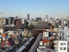 浅草文化観光センターの展望台からの浅草寺と仲見世通り。