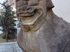 腹ごなしに花園神社によってから帰ります。