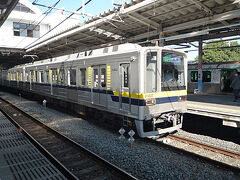 東武線の栗橋駅。
東京方面からは南栗橋の次の駅。
南栗橋までは車両も長く本数も多いけれど、その先はぐっとローカル色が強くなります。