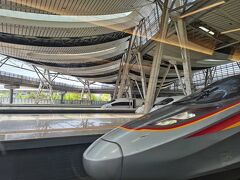 高速鉄道で北京南駅へ到着。地下鉄北京南駅へ移動。
上海から北京までは高速鉄道で4時間。空港利用するよりも便利です。