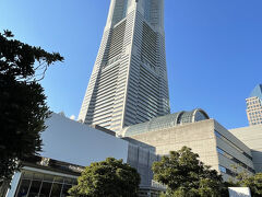 横浜ランドマークタワーです。