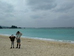 今日はホテルでゆっくりしようと思ったのですが、子どもたちが「海に行きたい」というので、近くのブセナビーチに来てみました。