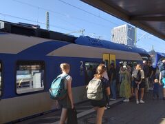 ところがS8の列車はミュンヘン中央駅まで行かず、ミュンヘン東駅（München Ost）でストップ。

ここから乗り換えてミュンヘン中央駅まで行こうとドイツ鉄道のサイトを検索していたところ、ミュンヘン東駅にはザルツブルク行きの列車が停まることが分かり、急ぎそのホームへ。

９時０４分、あらかじめネットで乗車券（１日有効のバイエルンチケット、29ユーロ＝約4,790円）を購入していたミュンヘン中央駅発ザルツブルク行きの列車に乗り込み、これで一息。