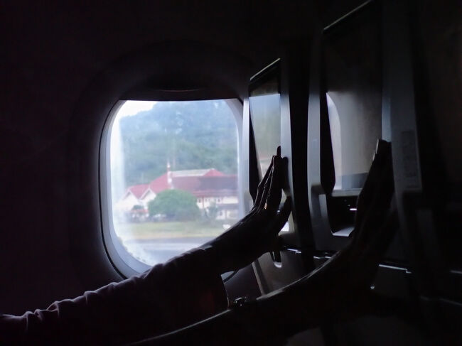 6:35<br />n時間後、インドネシアの海のアンボンの空港に到着しました。