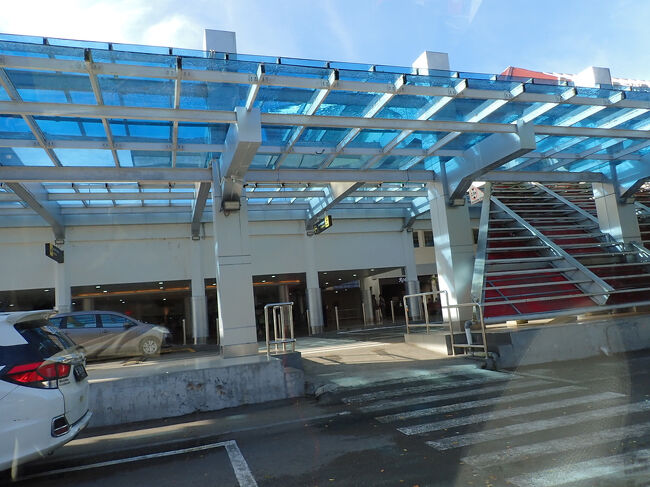 7:00<br />空港の外に出たのですが、<br />未だ朝早いので、暫く待ってから空港の外に出ます。