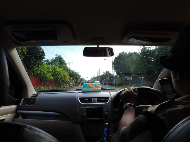 車に乗って町に向かいます。<br />173kルピア(キャッシュ1730円)