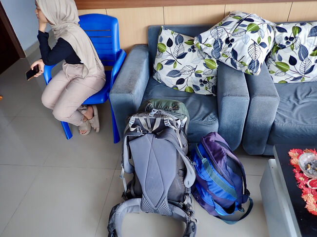 このホテルには2日分の支払いを済ませていたのですが、<br />2500円ぐらいだったので、そのまま料金を捨てて、フェリーに乗ります。<br />本当にバタバタと移動しています。