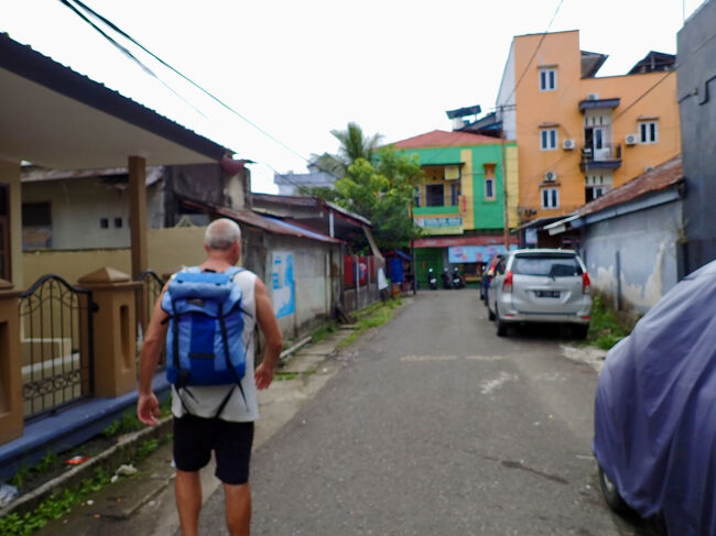 14:50<br />ホテルでシャワーだけを浴びて、<br />スペイン人と一緒に港に向かいます。