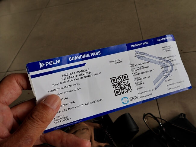 15:40<br />フェリーのチケットを搭乗券に換えたら、