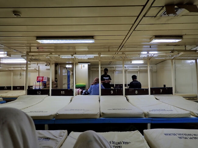 割り当てられた自分の船室は、<br />一番底の場所で殆ど人が居ませんでした。