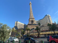 パリス エッフェル塔前

本日快晴。