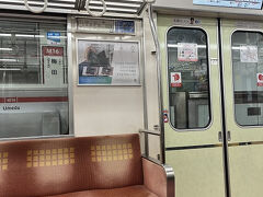 地下鉄御堂筋線の車内