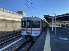 定刻に三島駅に着き、東海道線に乗り換えます。