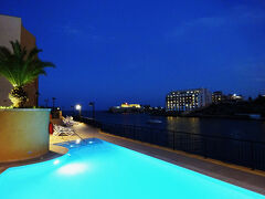 ホテルに戻ると、すっかり夜になりました。