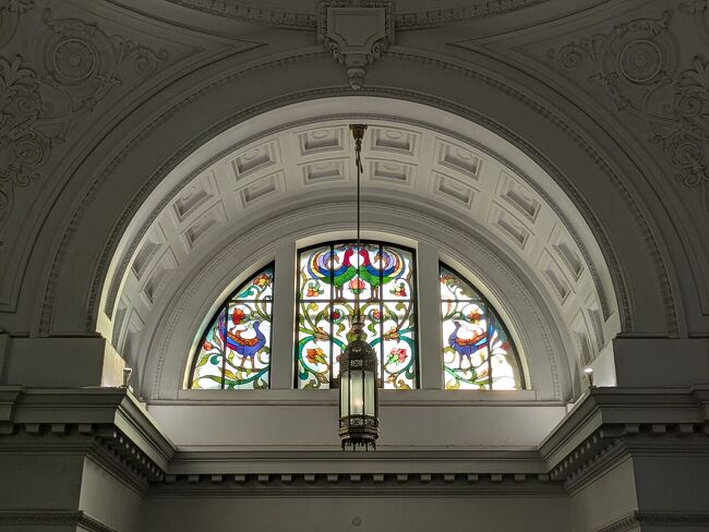 シンメトリーな鳳凰で東洋的なデザインですね。