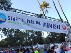 ゴール前はたくさんの人。
みんな記念撮影してます。