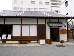 食後は大街道駅に行く途中にある秋山兄弟生誕地へ
空襲にあったため建物は再建とのこと

中には資料が展示されており、ガイド付きで見学できます
