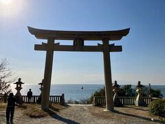 海に向かって鎮座してるので、神社側から見ると、鳥居の先は瀬戸内海