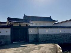 本丸門
4日まで、休園だった