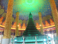 15:06
お堂の中は緑色