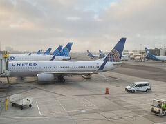 ロサンゼルス国際空港に到着