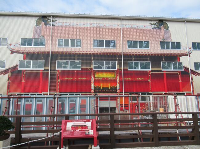 あの白い建物は、再建中の首里城の覆いでした。