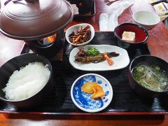 と言う事でランチをいただきます。
注文したのは
飛騨牛朴葉味噌焼き定食。