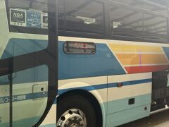 14:35発のバスにギリギリ乗り込み、新大阪へ。
バスは混んでいて相席。