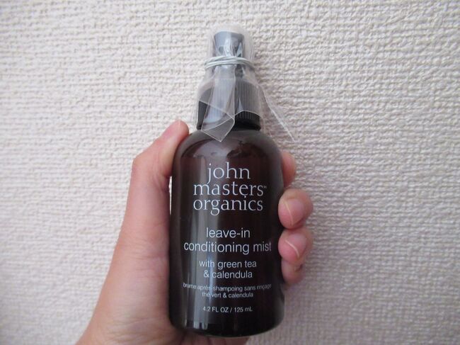 その後、歩いておもろまち駅のDFSに寄りました。<br />本当は、この写真のヘアミスト（？）が欲しかったのですが、どこにもない。<br />調べたら空港店にしか置いていないということがわかり、別の化粧品を購入しました。<br />ここで買い物をしたことにより、商品受け取り時に、空港店で10％オフになる券がもらえました。<br />免税品を買うと、帰路も楽しみな気持ちになります。<br />海外旅行のワクワクを少し、思い出しました。<br />今なら、海外で免税品を買うより、国内で買った方が安いのかな。