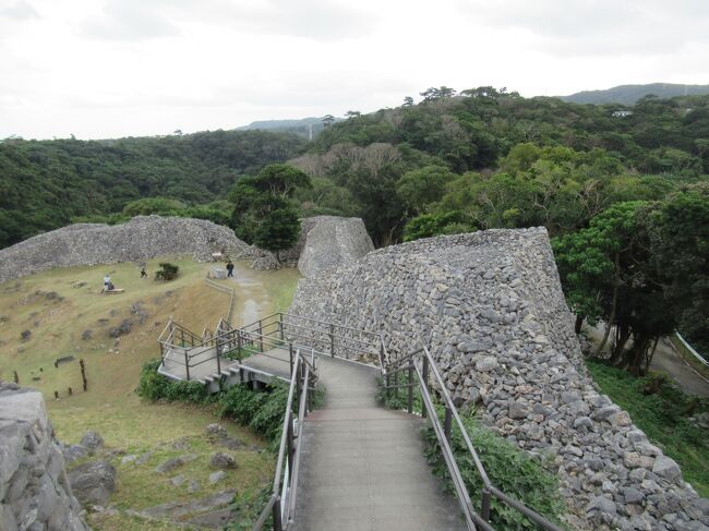 石垣が立派です。