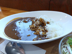 オーダーしたのは、米沢牛カレー。
お肉が柔らかくてウマーでした♪