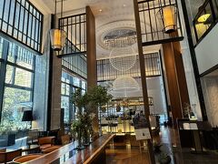 ホテルに到着。

夫は宿泊数を重ねる為にここに１人で数泊しています。
ハイアットはとにかく泊まらないとなにも得られません(^^;
そうそう夫の退職までに、どこのホテルの会員でいるかを決めなくては・・・と思っています。