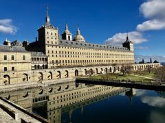 「エル・エスコリアル修道院(Monasterio de El Escorial)」

1584年にフィリペ2世によって建設された修道院で、幅161m、奥行き206mの世界最大のルネッサンス様式の建物。
スペイン帝国の黄金時代の象徴です！
