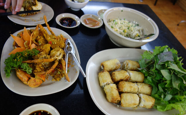 王道ガーリック炒め・カニチャーハン・カニの身ぎっしり揚げ春巻き。