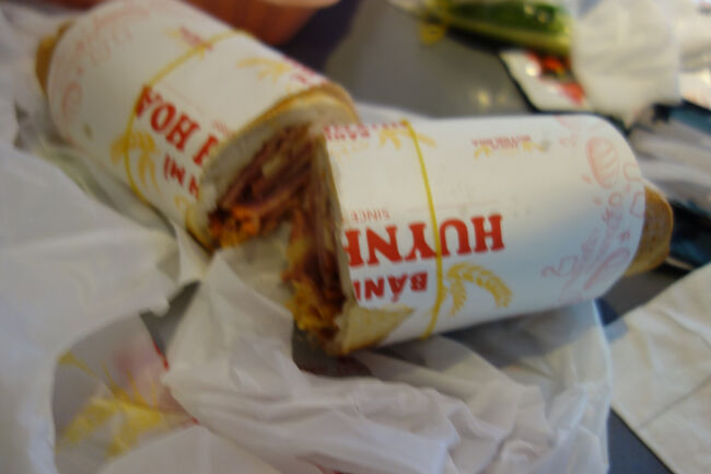 レバーペーストや数種類のハムなどボリューム満点で味は最高です。