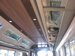 車内もとりたかったのですが人がそこそこ乗っていたので人が写らないように撮影すると天井しかとれませんｗ

車内の明るい感じがおわかりいただけただろうか
8号車の前の方に乗車。
本当は8号車の一番後ろがよかった……！
プレミアムグリーンは惨敗したので普通のグリーンでしたが
すごい快適でした。
むしろここでよかった
フットレスト最高
11時出発進行！