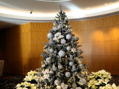 ベイスイートのロビーのツリー
