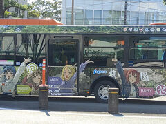 三島に戻ると聖地沼津を走るコラボの本家・東海バスの痛バスも居ました
