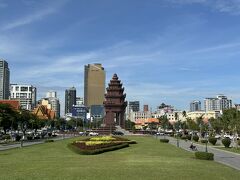 フランスから独立を果たしたことを祝して建てられた独立記念塔です。1958年。
