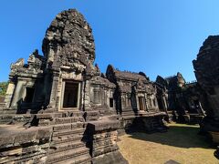 次はバンテアイ・サムレ。アンコールワットと同時期に建てられた、同じ様式の建物。