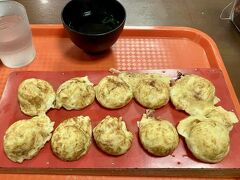 ソースをつけてから、だし汁につけて食べるたこ焼き
姫路の食文化、ちょっとズレてるけど、美味しいんだよね