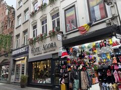 ホテルはグランプラスすぐのHotel Agora Brussels Grand Placeというところ。
ブリュッセル中央駅からもめちゃくちゃ近い！
ホテルは何より立地と決めています...（めっちゃ高かったけど...！）
結果大正解のいいホテルでした！おすすめ～
https://www.hotelagora.be/en

スタッフの人たちめちゃ親切でフレンドリー！