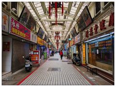 華西街商店街
龍山寺駅1番出口から徒歩5分
最初に入ったアーケードにあるお店、ほぼマッサージ店！
あとはネイルのお店が数軒ありました
不思議な通りw
