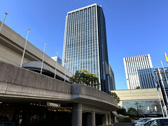 毎年の恒例となっている、ホテルニューオータニのスイーツブッフェ。
例年なら、苺のシーズンに行くんだけれど、私たちは、苺のケーキよりもモンブランの方が好きなので、秋の方が合っているかも。