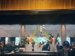 プリンス会員用のレーンがありますが、提携クレジット付き以外は多分ゴールド以上限定、だったかなと思います。。ので素直に並ぶ。