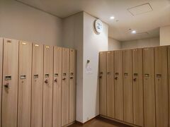 というわけで、このままさくらタワーのお風呂にいきます。
ジムで手続きをして入口のカードキーをもらいます。
サウナやジャグジーに出たり入ったり、、してたっぷりあったまって帰ります。
今回も、マッサージチェア埋まっていてできなかった。。。

帰宅後、ゴロゴロテレビを見たりしながら（男子部屋は遅くまでお勉強していたかな）、おやすみなさ～い！