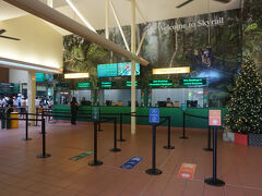 キュランダ 観光のハイライトのひとつスカイレールに乗ります。
まずは、ケアンズシティから15kmほど北に位置するスミスフィールド駅へ。