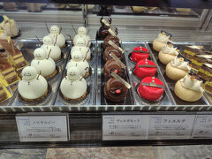 １２月２２日（日）
大阪に用があったので、道中で以前から気になっていたお店へ立ち寄りました。
Patisserie Touchez du boisというケーキ屋さんです。
インスタで見てから気になってました。