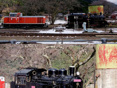一度駅に戻ります。
構内には静態保存されているC12 167号機が見えました。
一時期は車体全体が桜色でしたが、今はプレートだけが桜色です。
空気圧で動かせる仕掛けになっているとか。ちょっと動くところも見たい気はします。